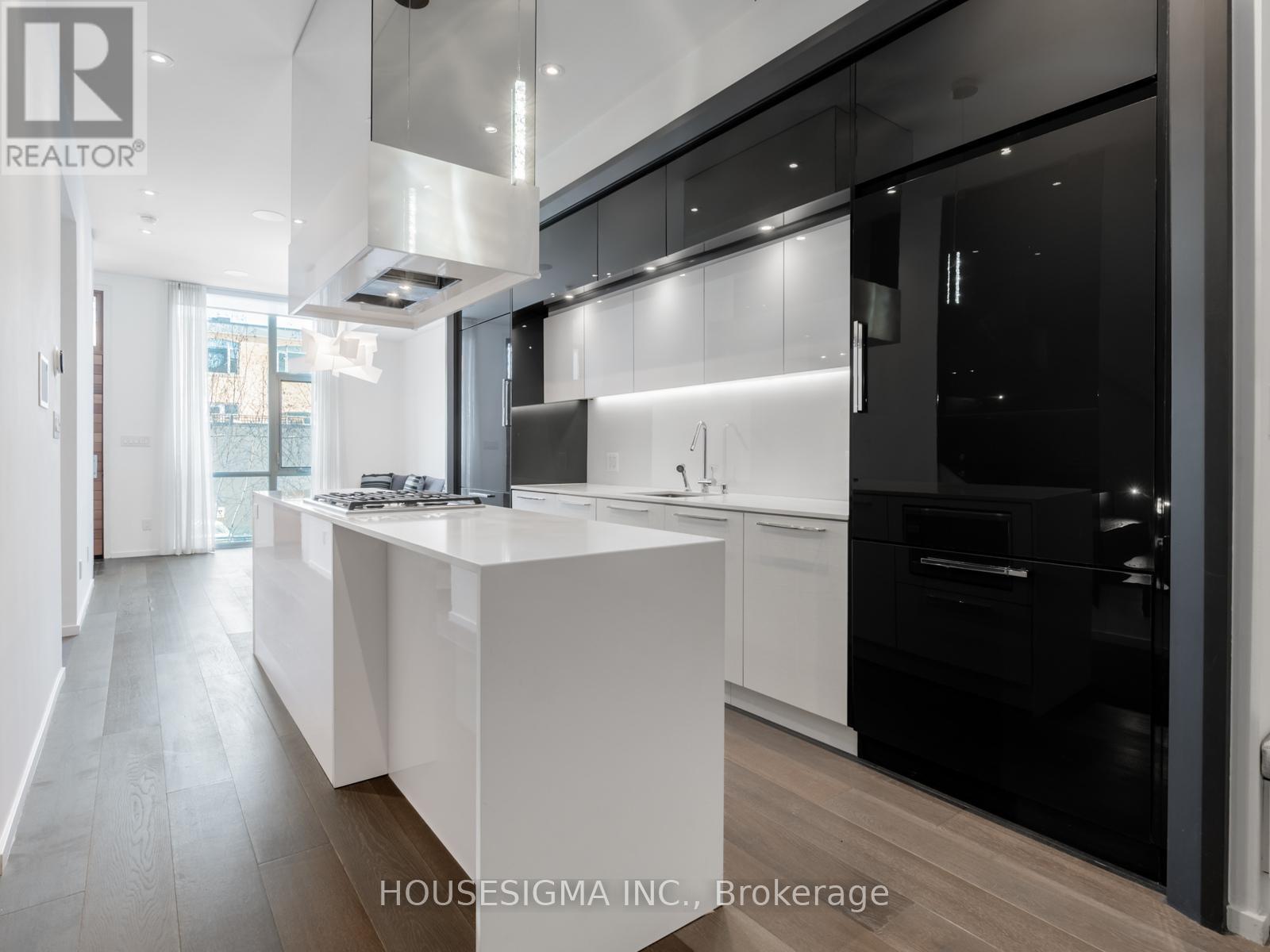 15 - 850 RICHMOND STREET W