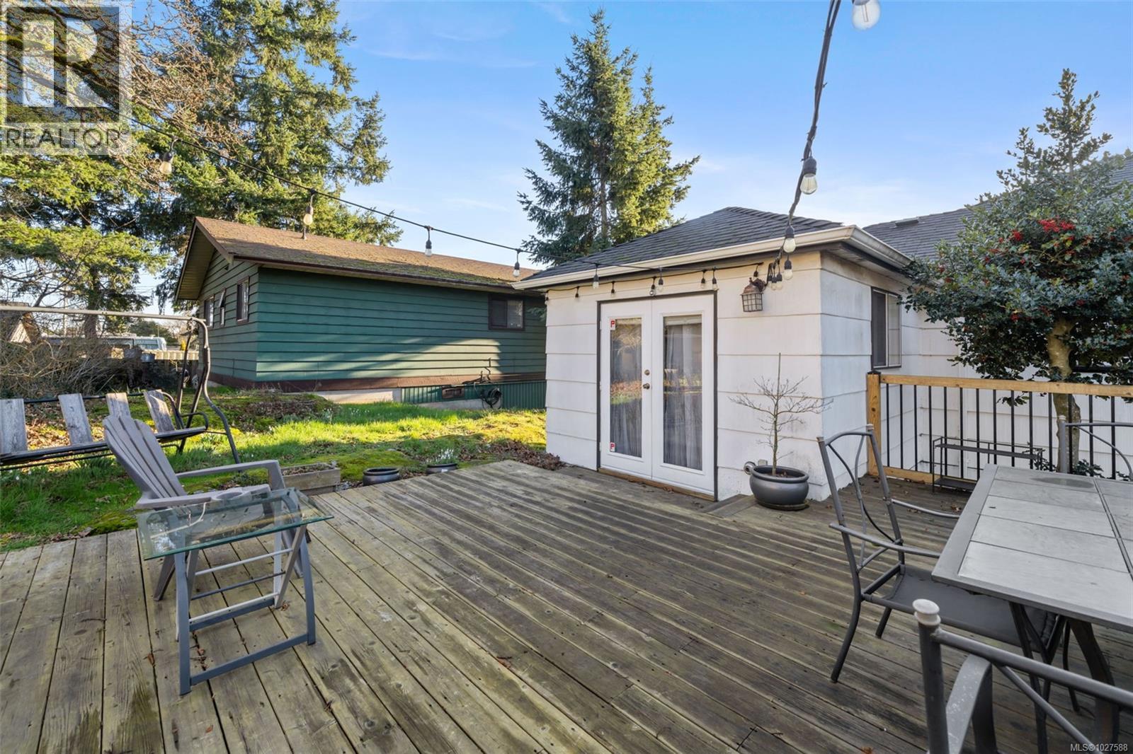 730 Burnside Rd W, Saanich