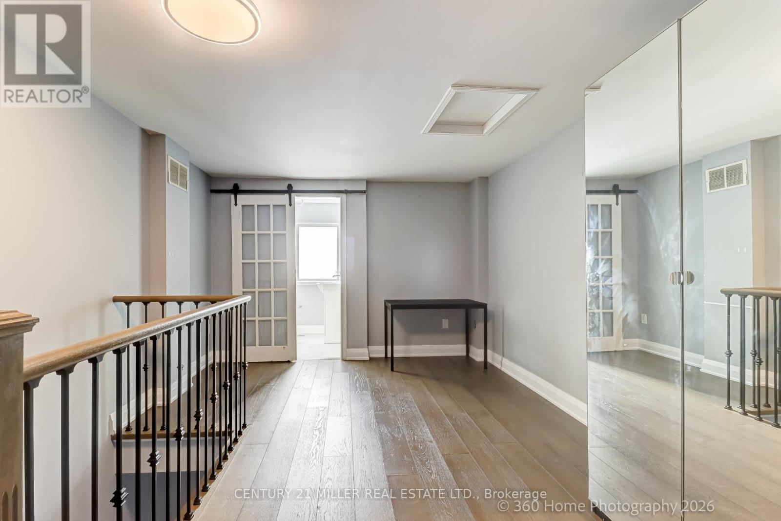 #27 75 STRATHAVEN DRIVE E - 18