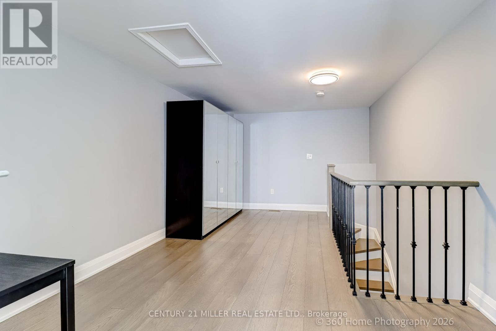 #27 75 STRATHAVEN DRIVE E - 19