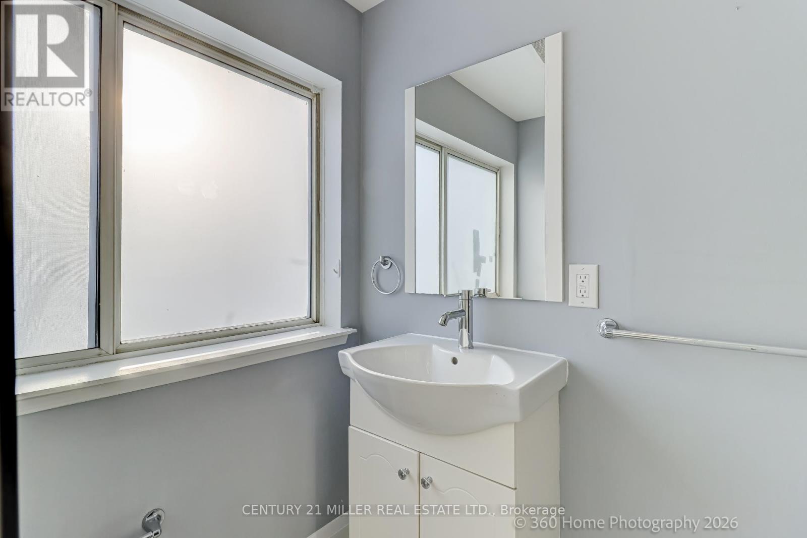 #27 75 STRATHAVEN DRIVE E - 21