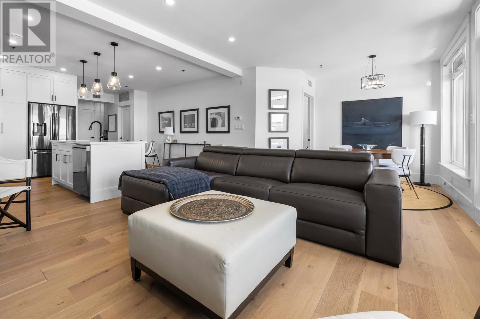 41 RICHMOND STREET - 24