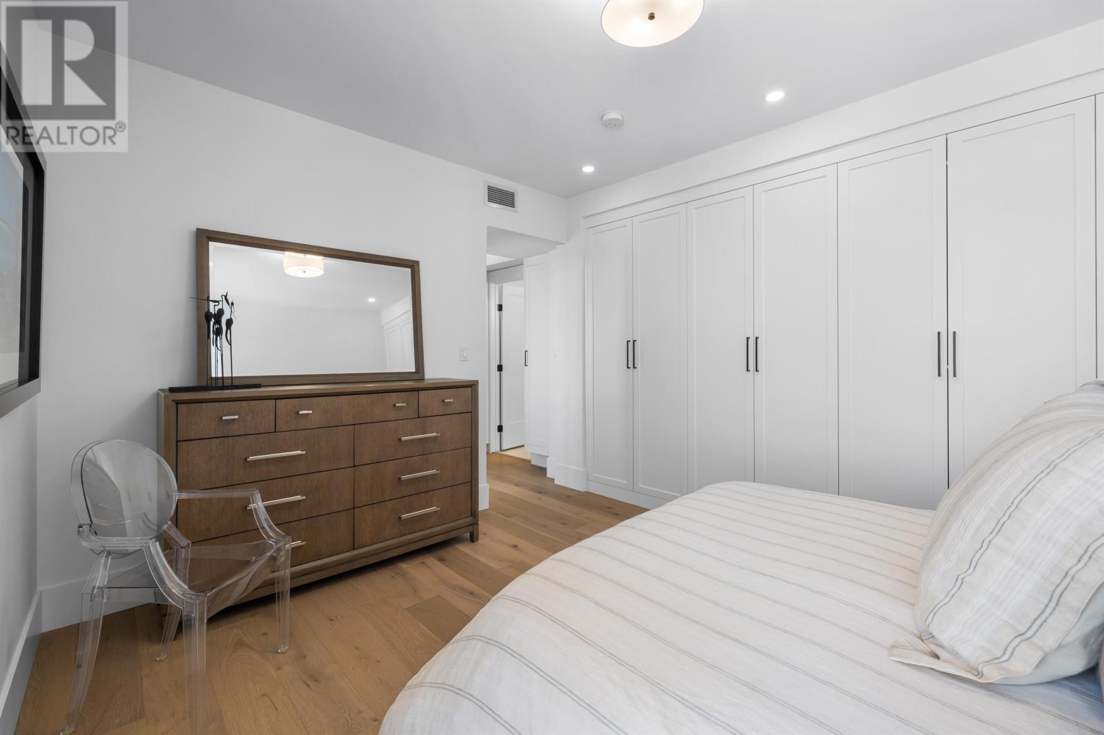 41 RICHMOND STREET - 30