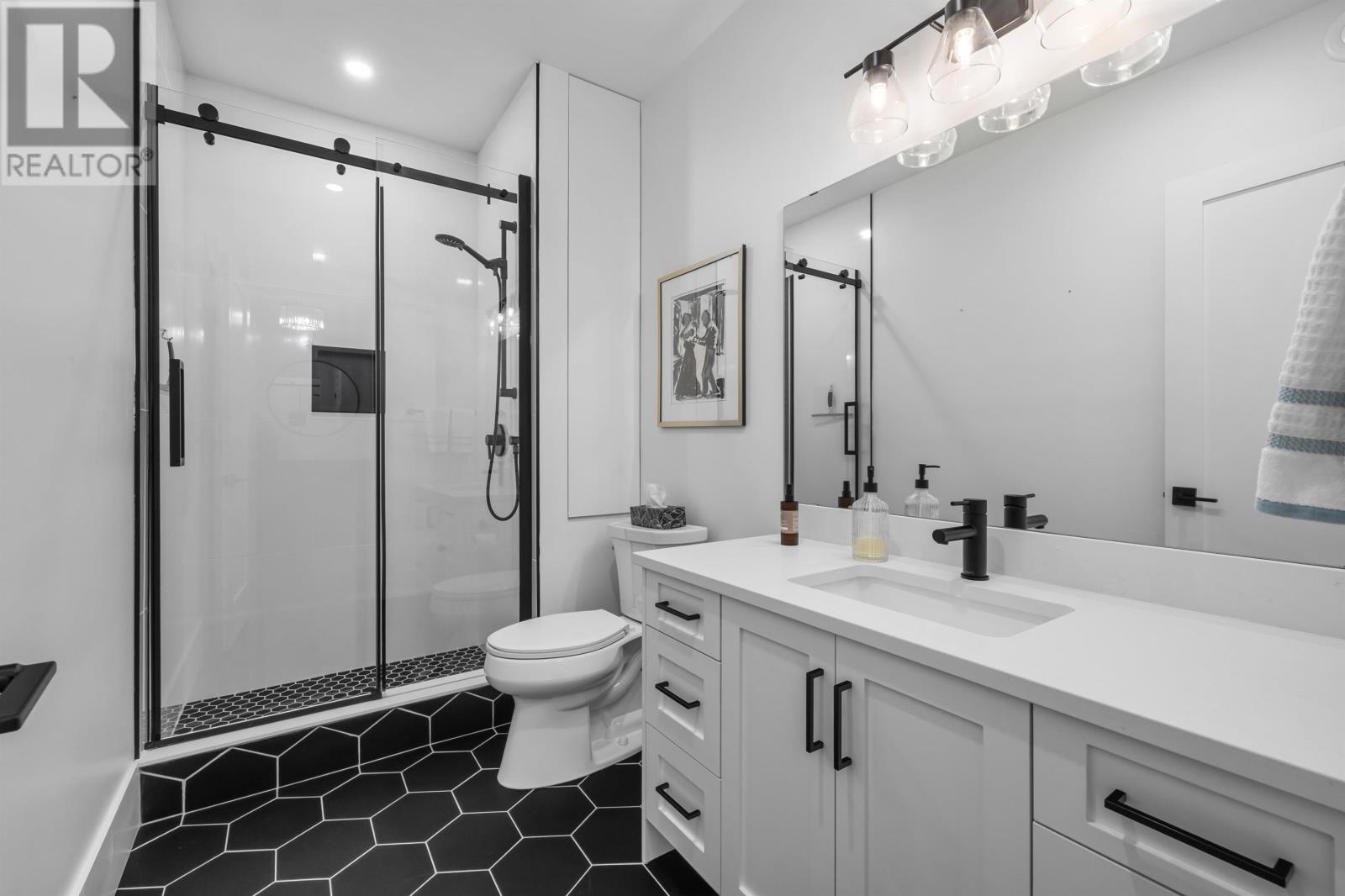 41 RICHMOND STREET - 36