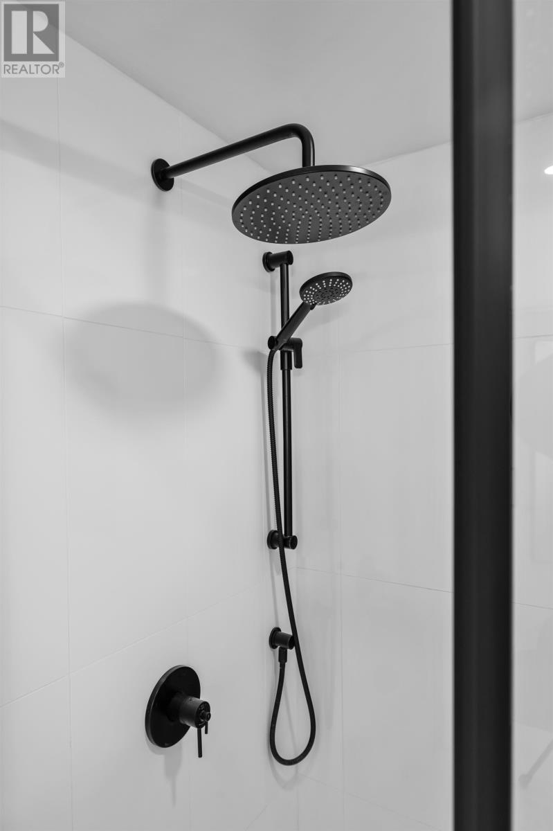 41 RICHMOND STREET - 37