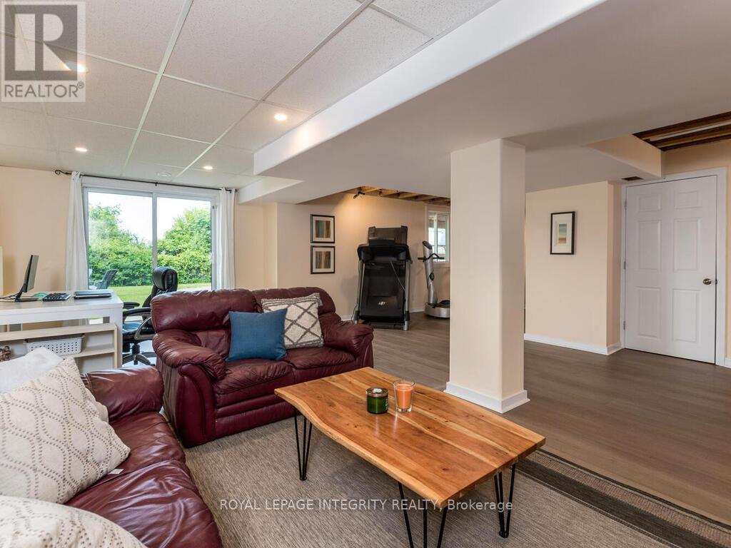 111 COMBA DRIVE — photo 26