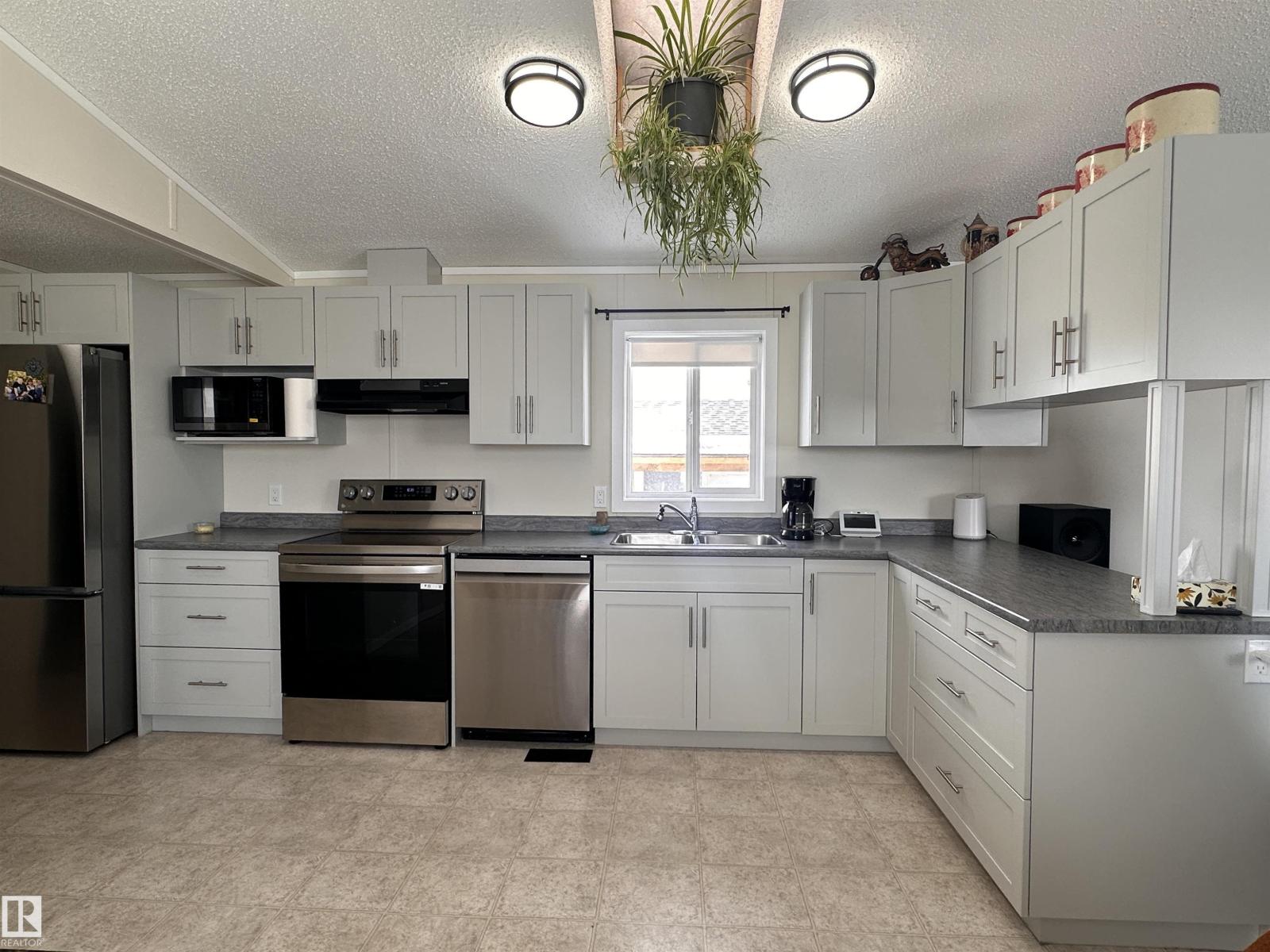 
          83 9501 104 Avenue
            <br/>
            <span>Westlock</span>
            , 
            <span>AB</span>
             <span>T7P1M7</span>
         - Photo 8