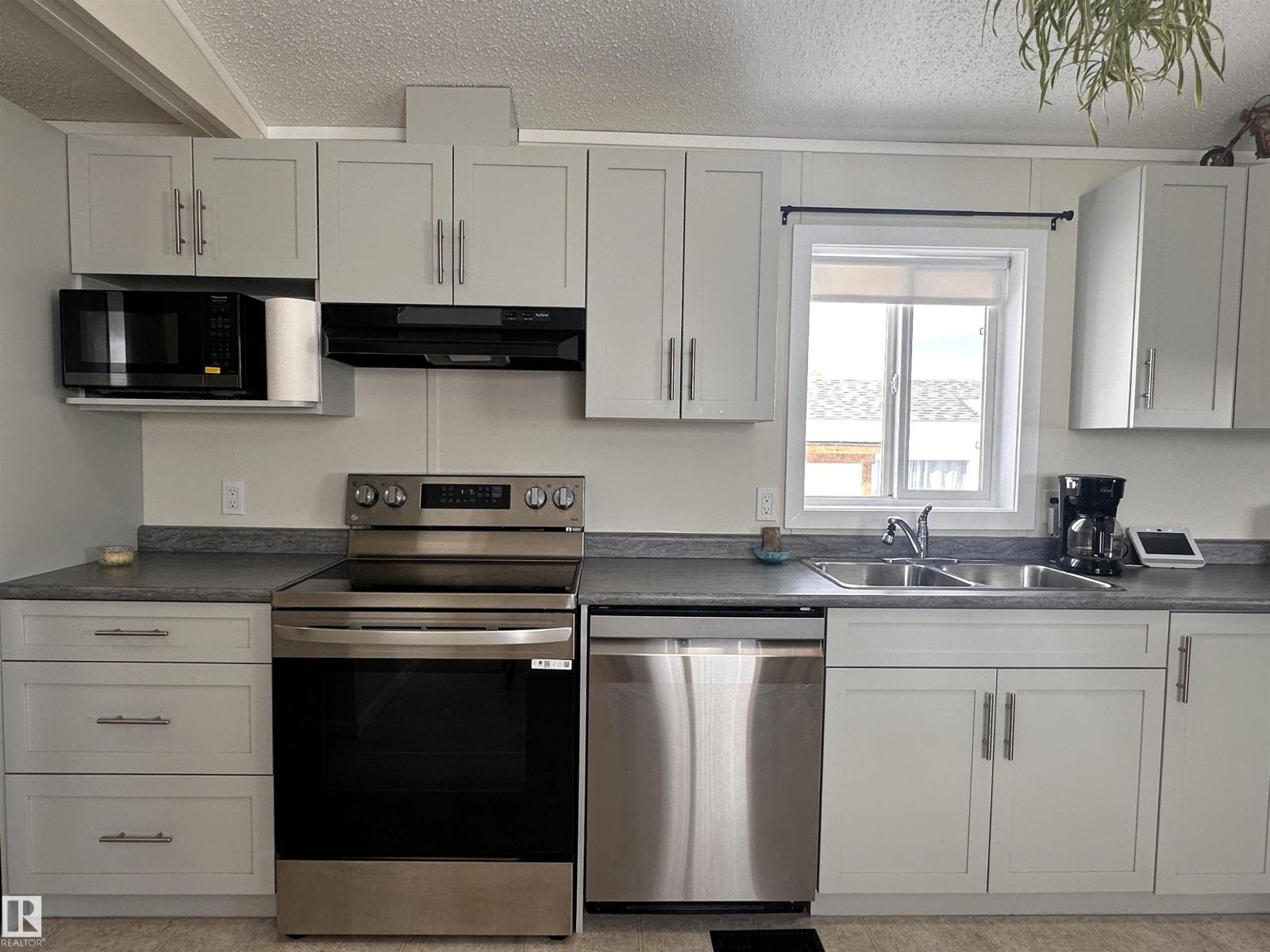 
          83 9501 104 Avenue
            <br/>
            <span>Westlock</span>
            , 
            <span>AB</span>
             <span>T7P1M7</span>
         - Photo 9