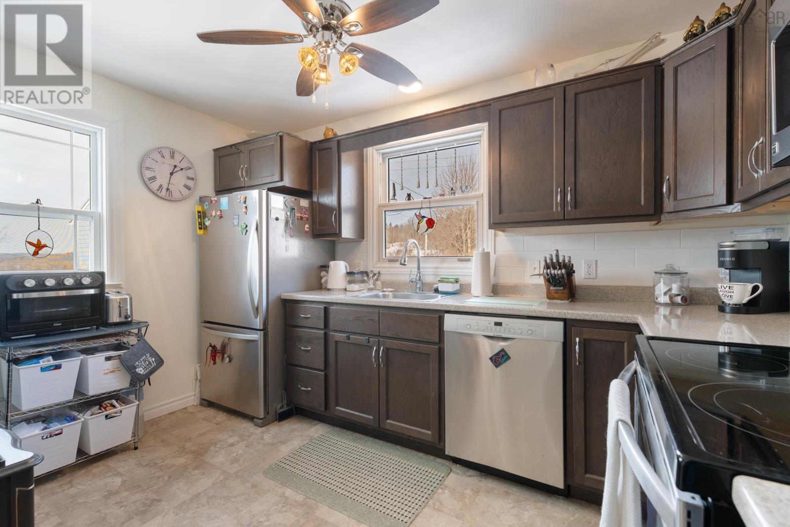 Property 11 of 18 of 122 Cote Des Neiges Road