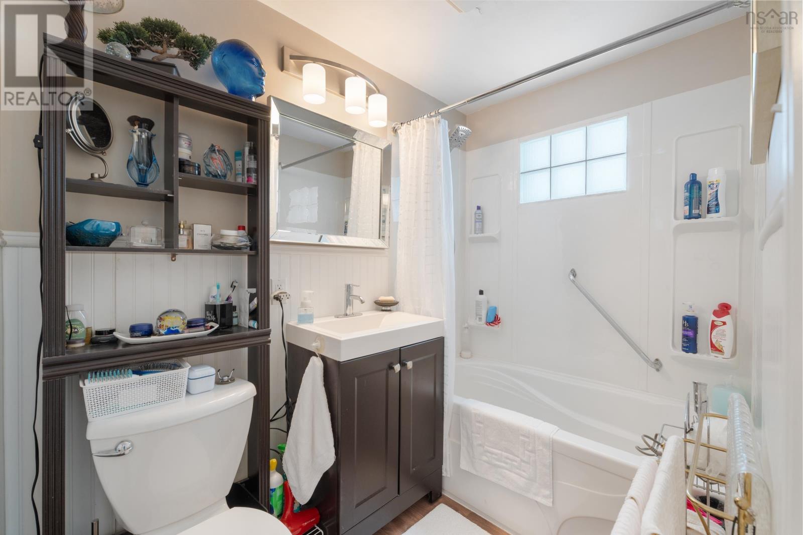 Property 15 of 18 of 122 Cote Des Neiges Road