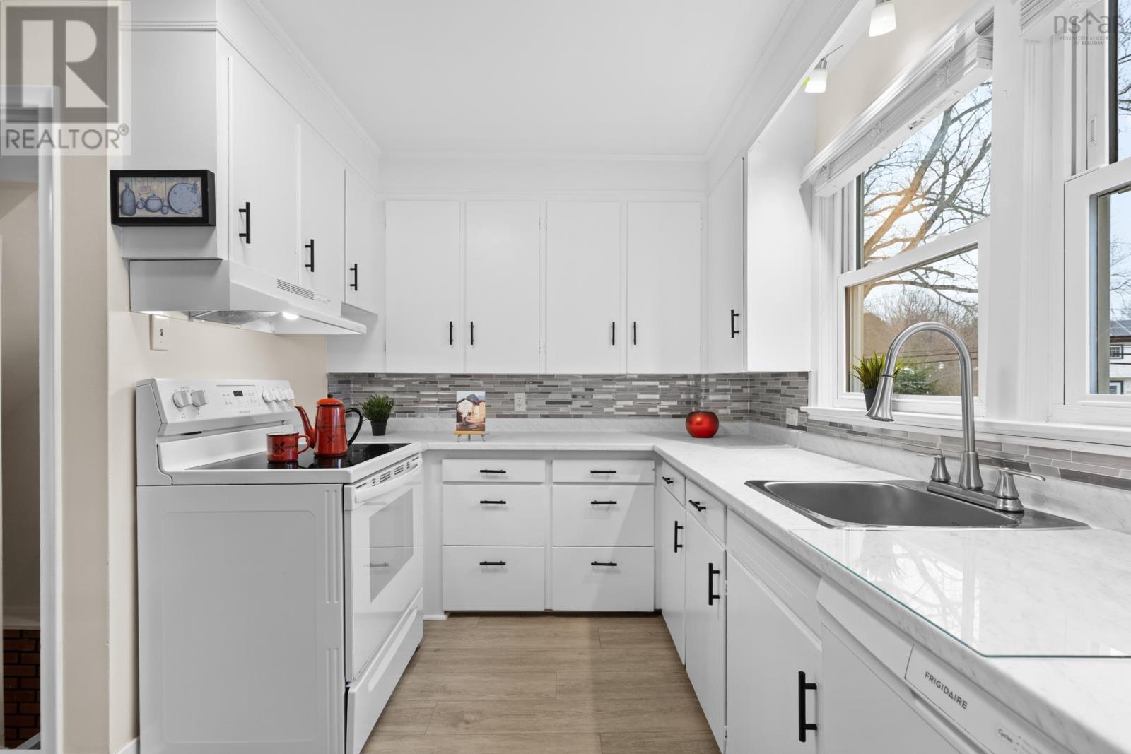 Property 21 of 49 of 34 Langley Avenue