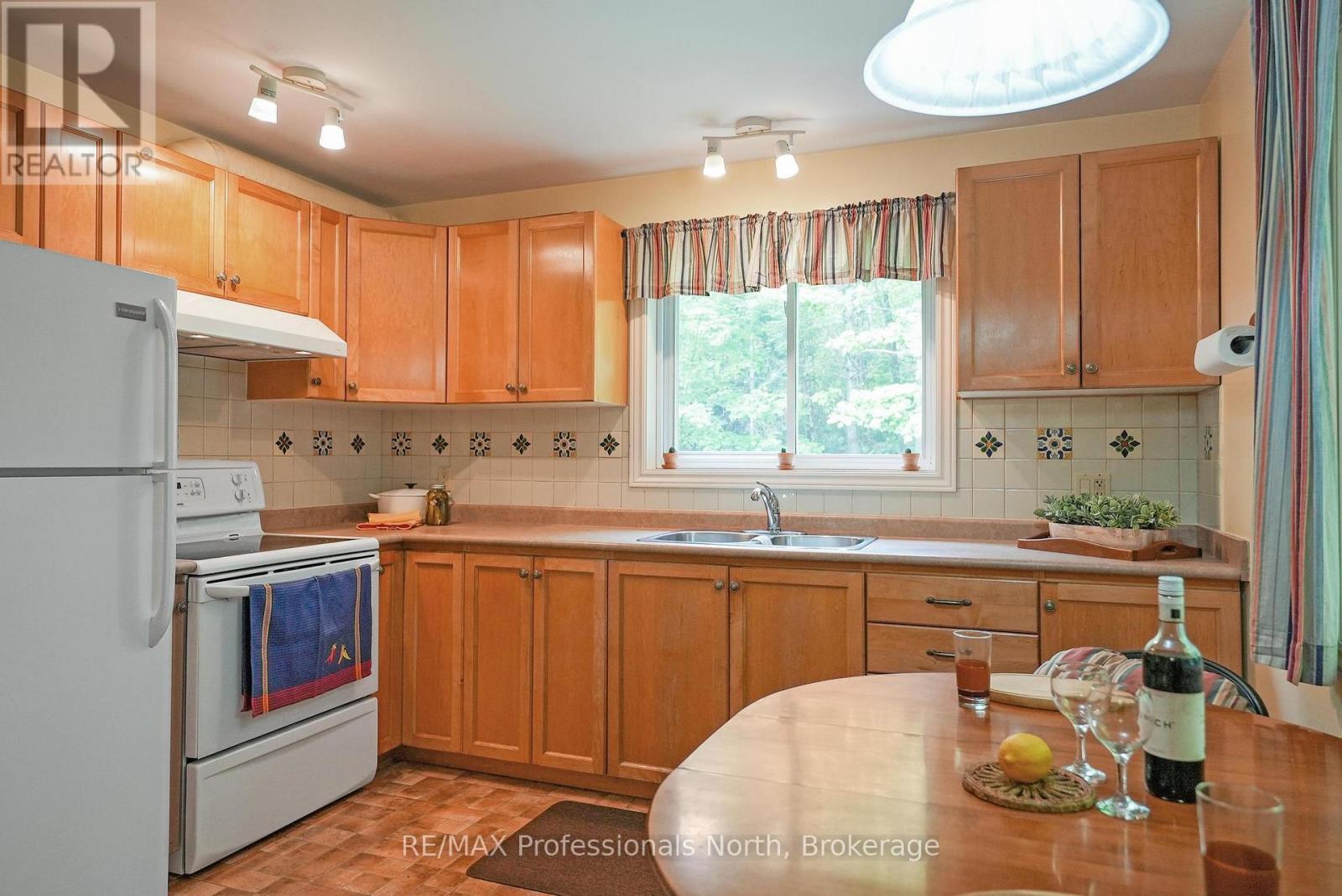3072 GELERT ROAD - 13