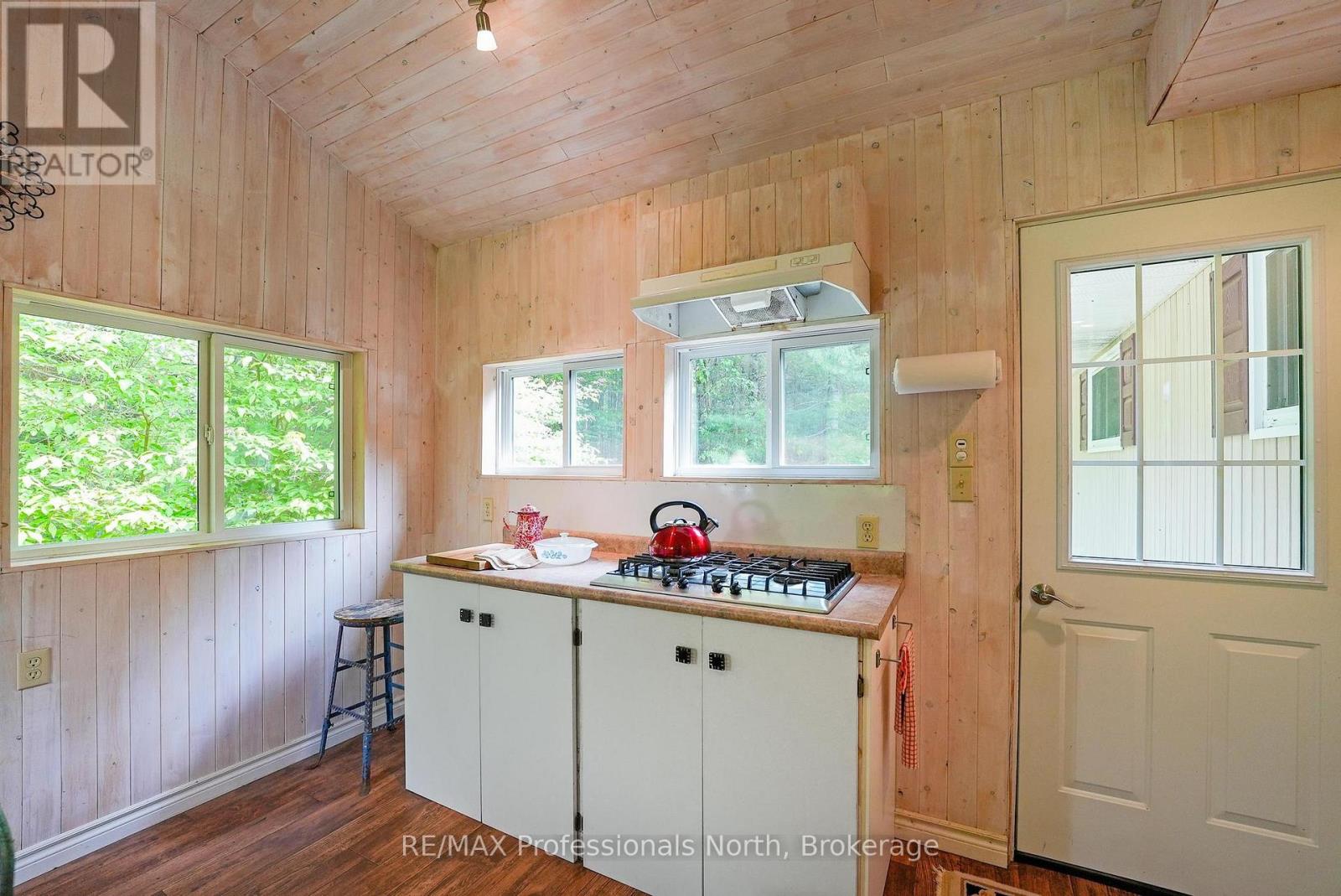 3072 GELERT ROAD - 18