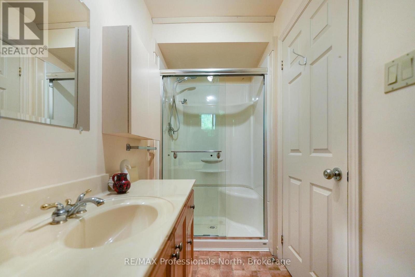 3072 GELERT ROAD - 24