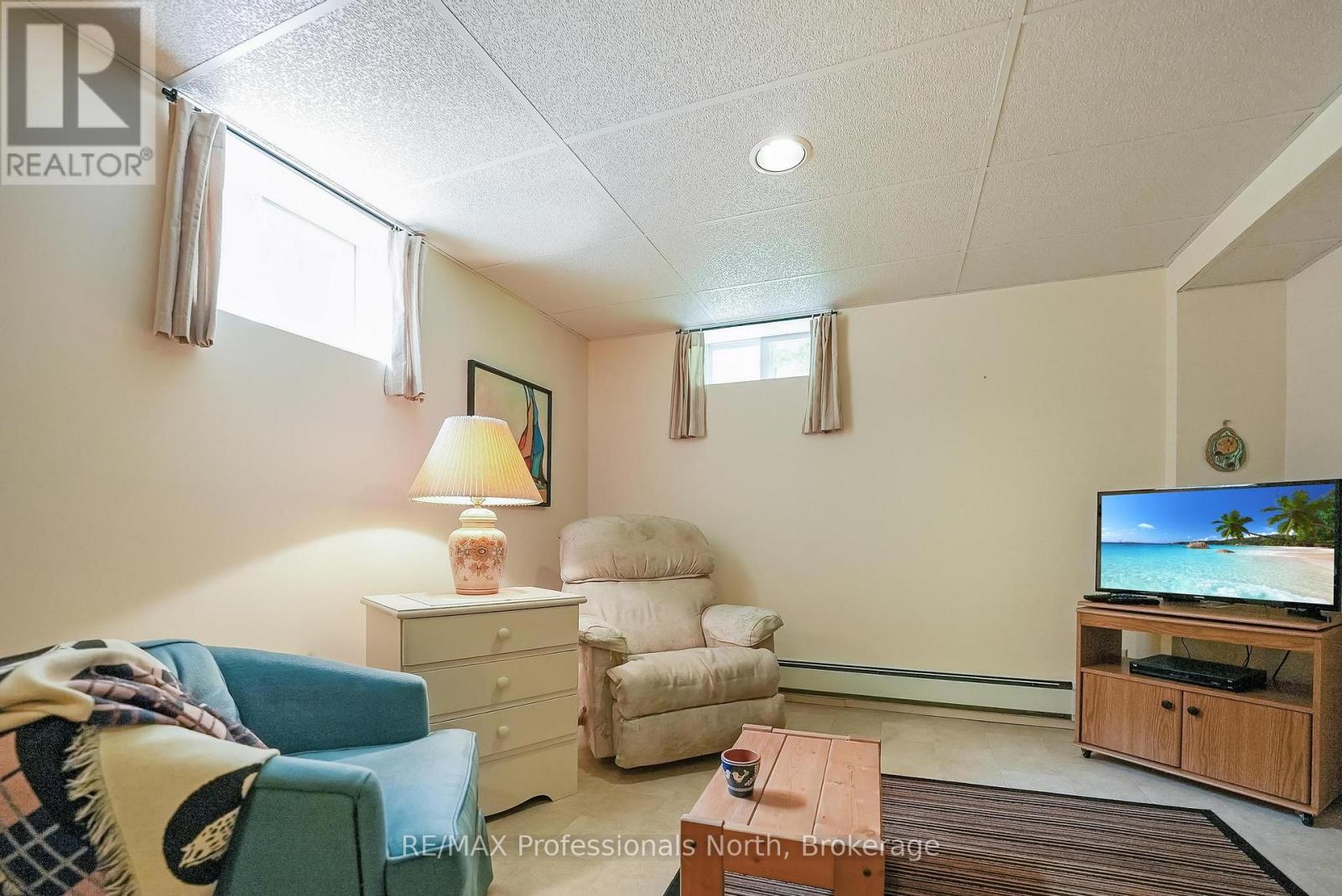 3072 GELERT ROAD - 32