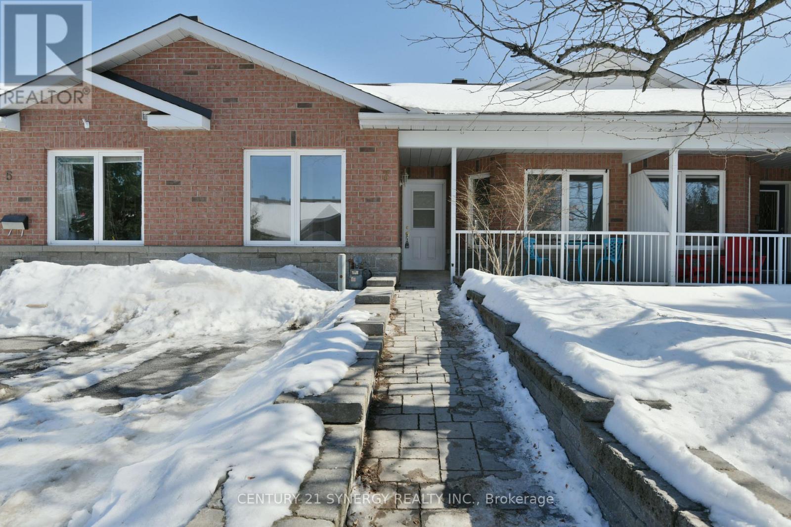 7 WEAVER CRESCENT - 1
