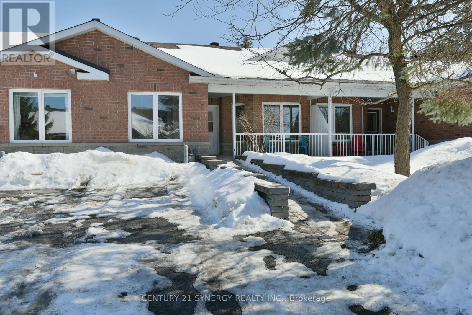 7 WEAVER CRESCENT - 2