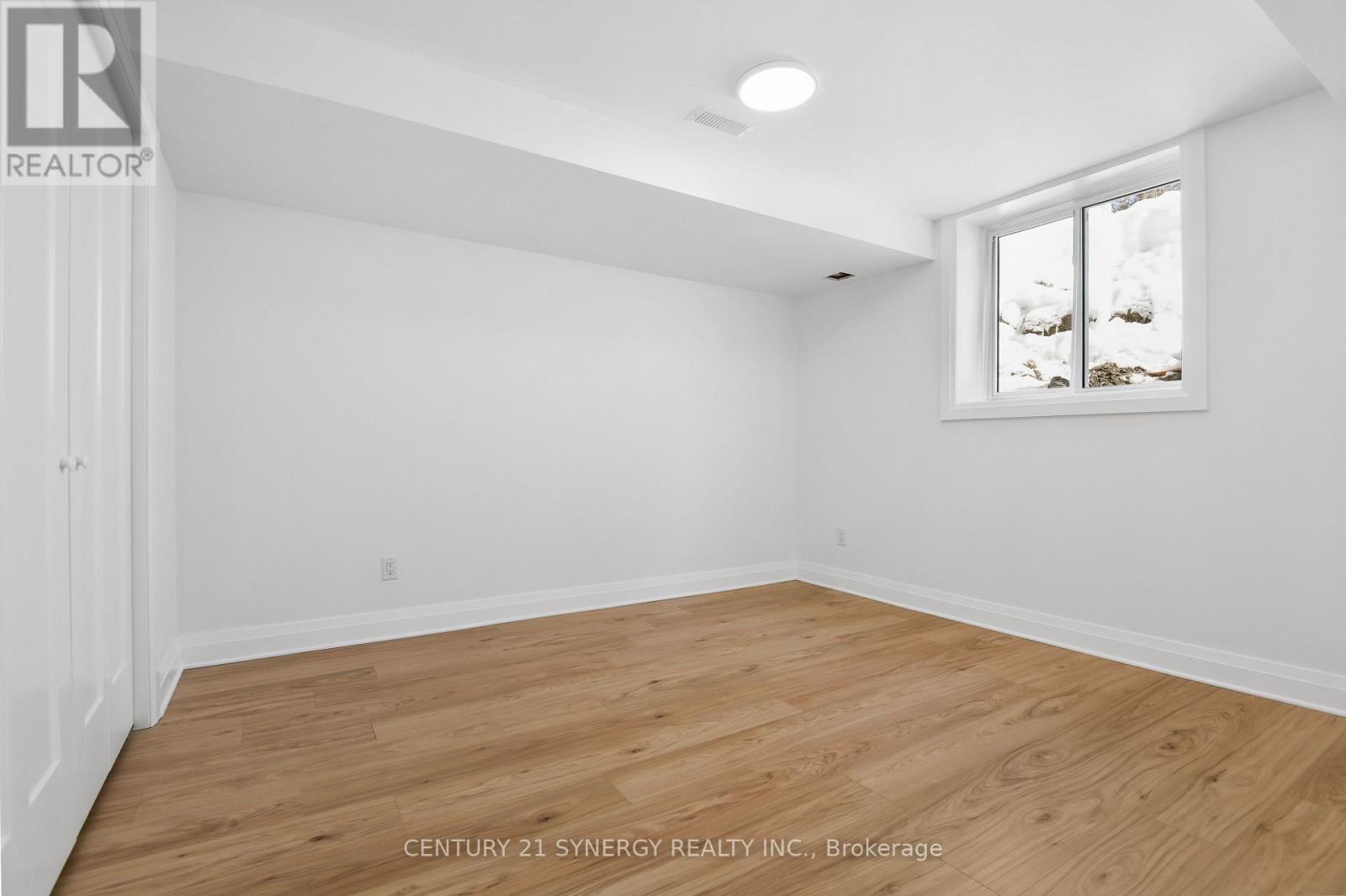 7 WEAVER CRESCENT - 27