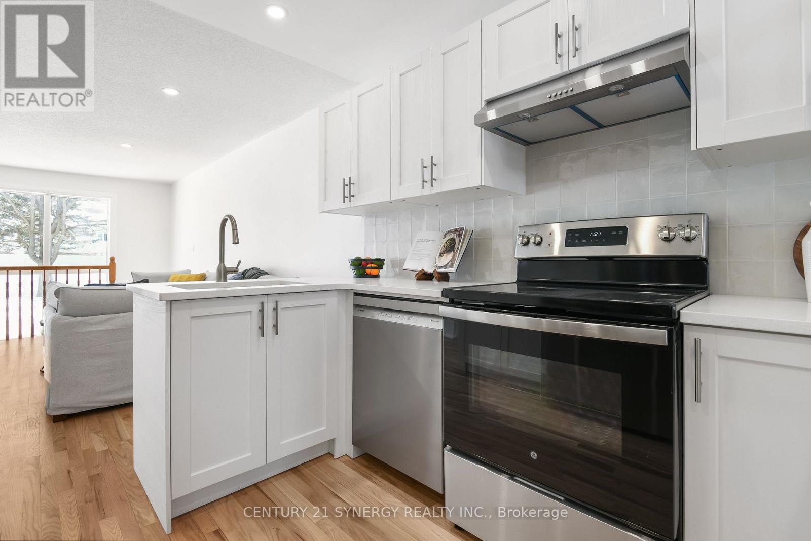 7 WEAVER CRESCENT - 5