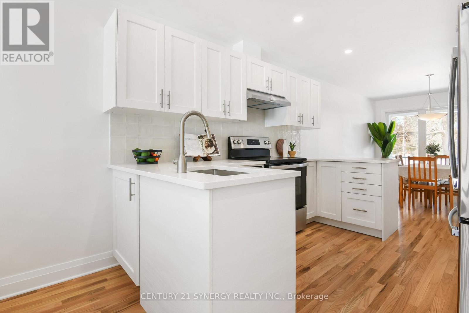 7 WEAVER CRESCENT - 7