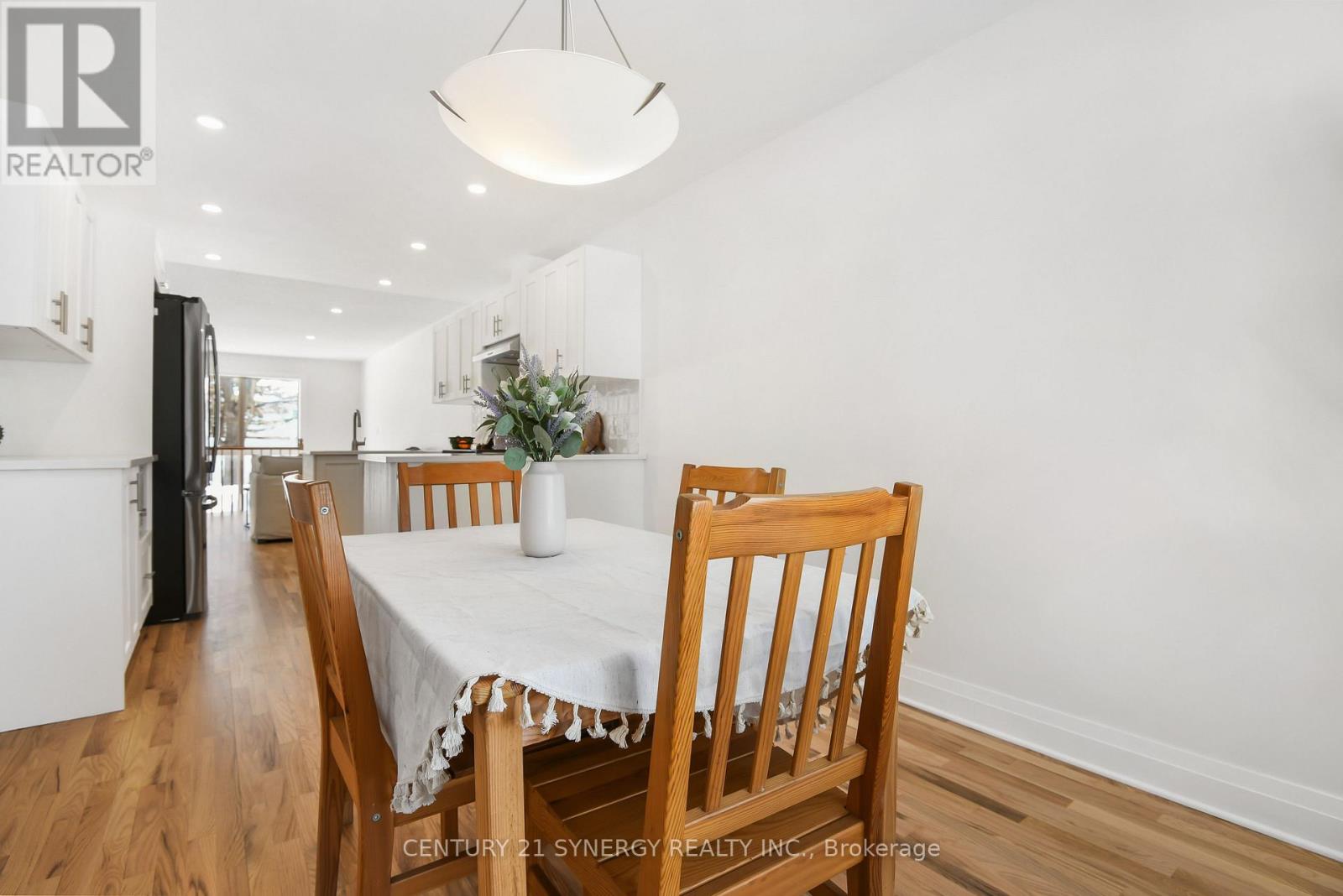 7 WEAVER CRESCENT - 9