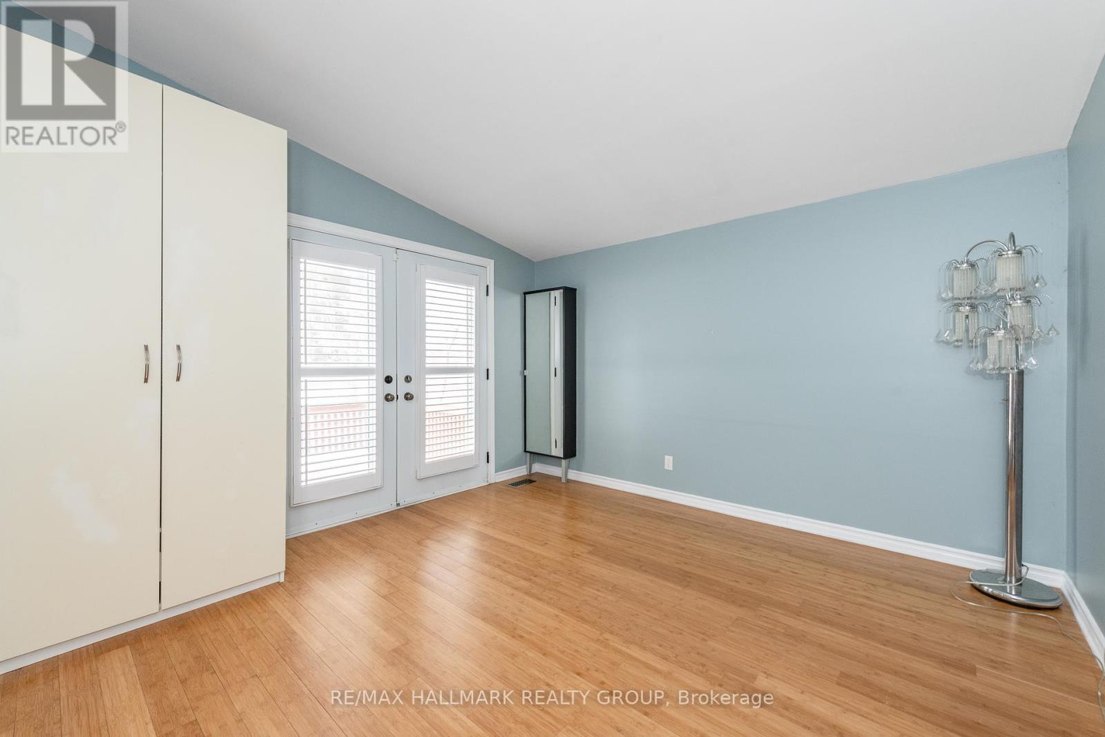 2223 HALIFAX DRIVE - 13
