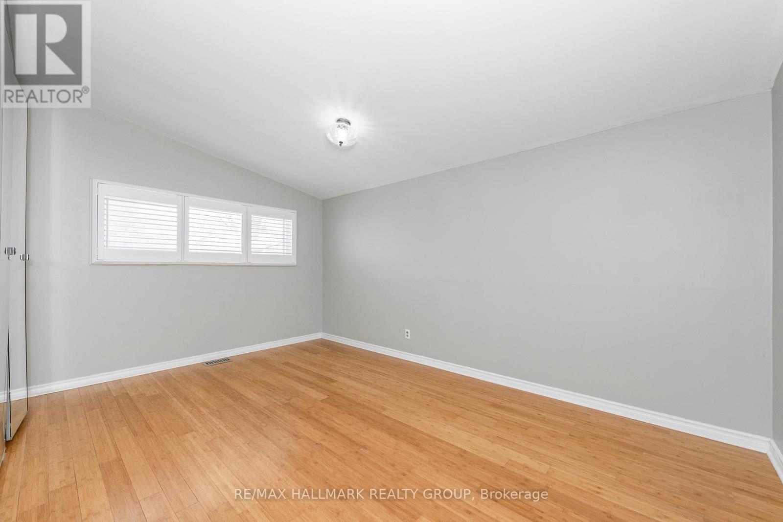 2223 HALIFAX DRIVE - 20
