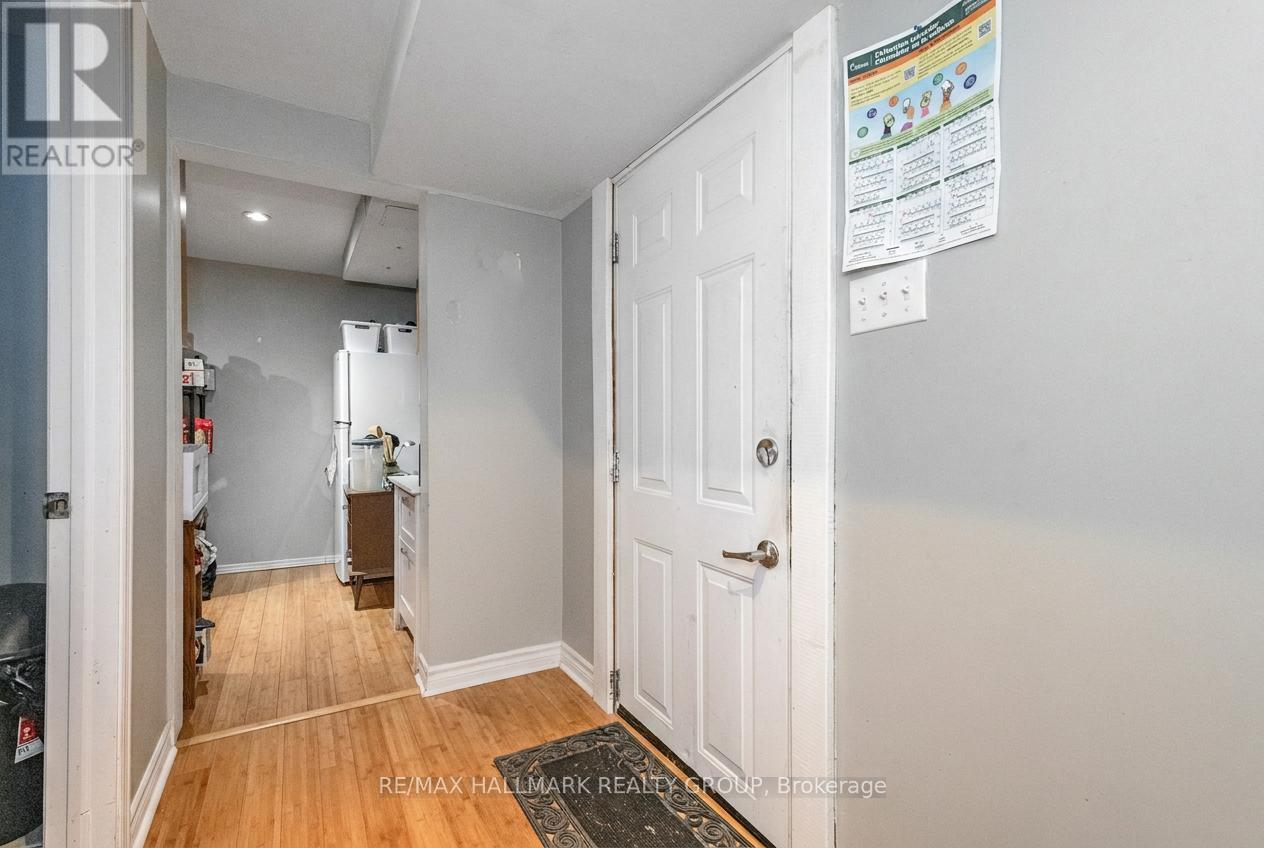2223 HALIFAX DRIVE - 31