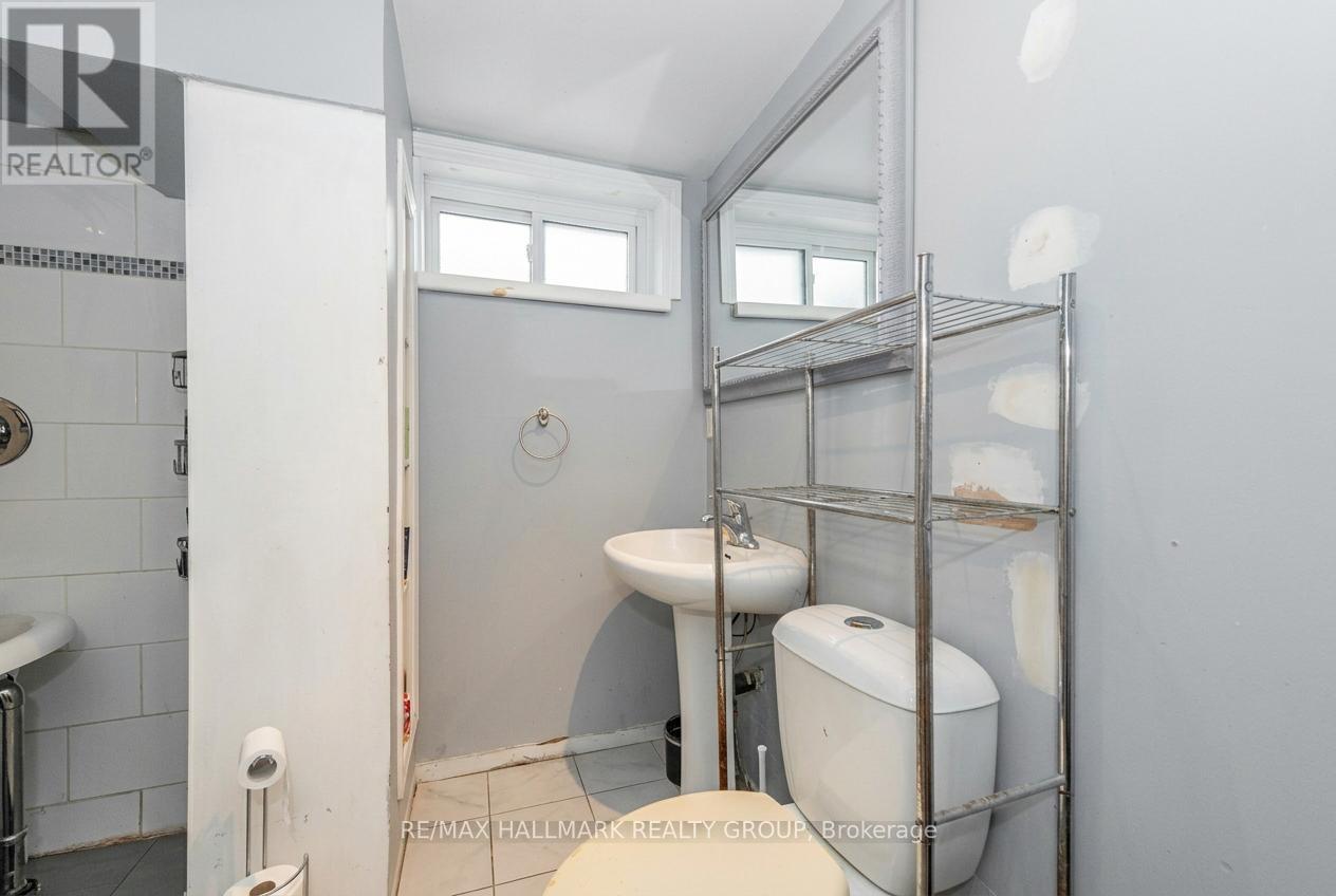 2223 HALIFAX DRIVE - 40
