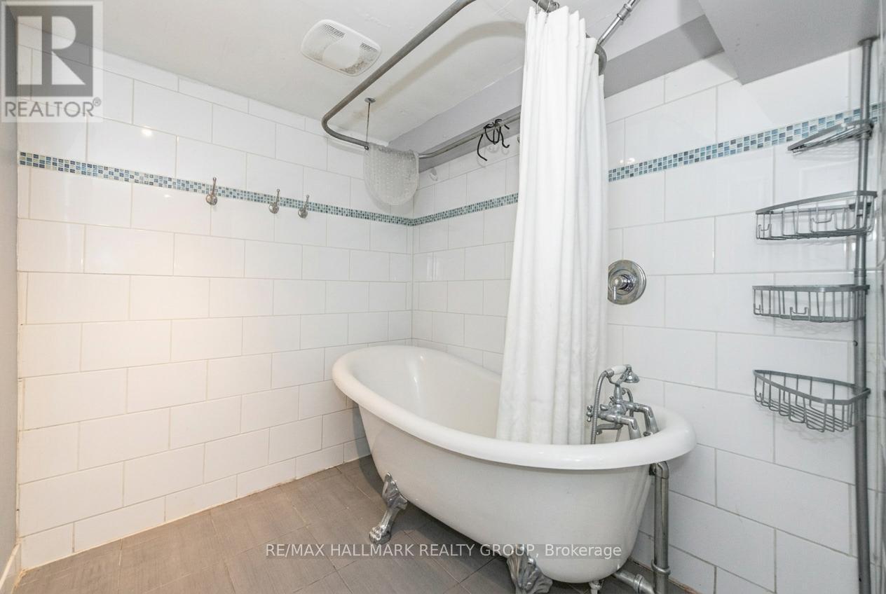 2223 HALIFAX DRIVE - 41