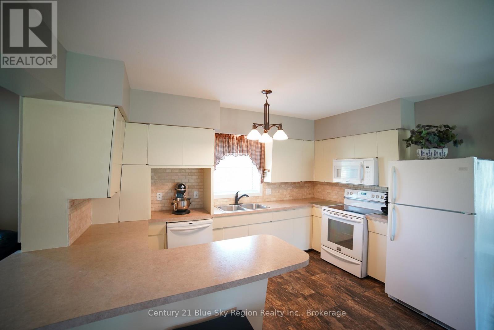 802 PIQUETTE ROAD - 17