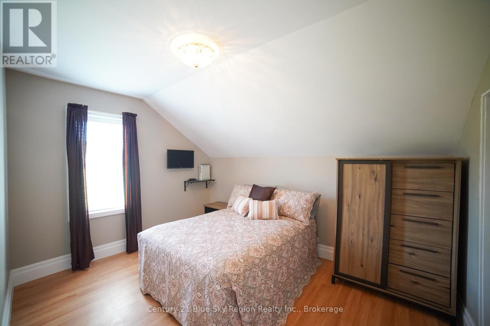 802 PIQUETTE ROAD - 26