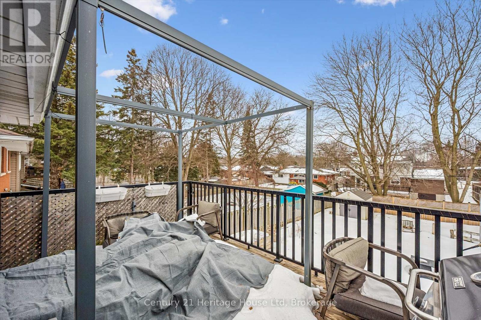 372 VICTORIA ROAD N - 32