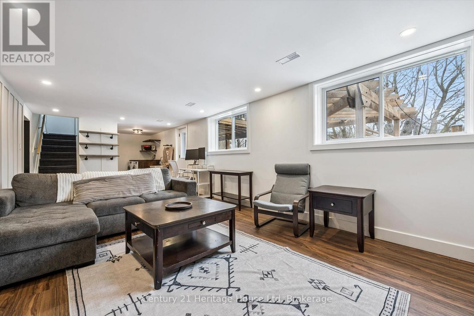 372 VICTORIA ROAD N - 26