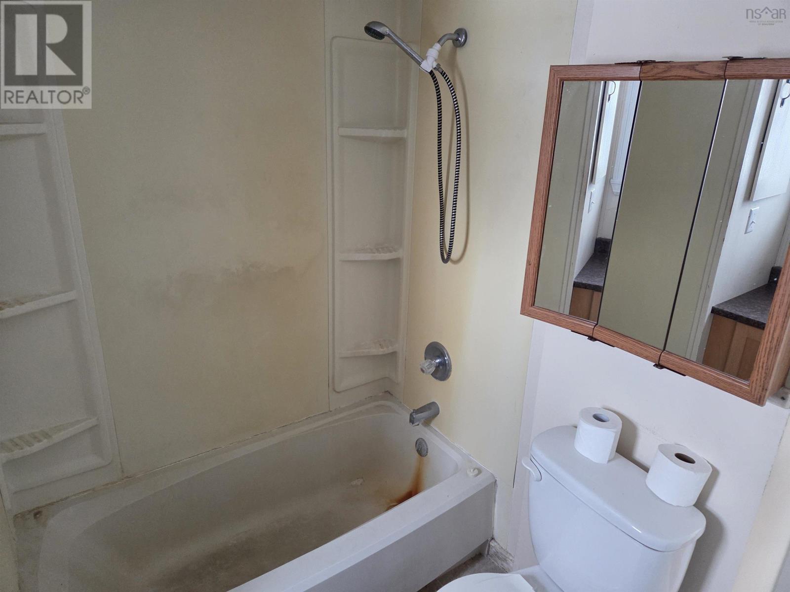 Property 16 of 49 of 131 Logan Road