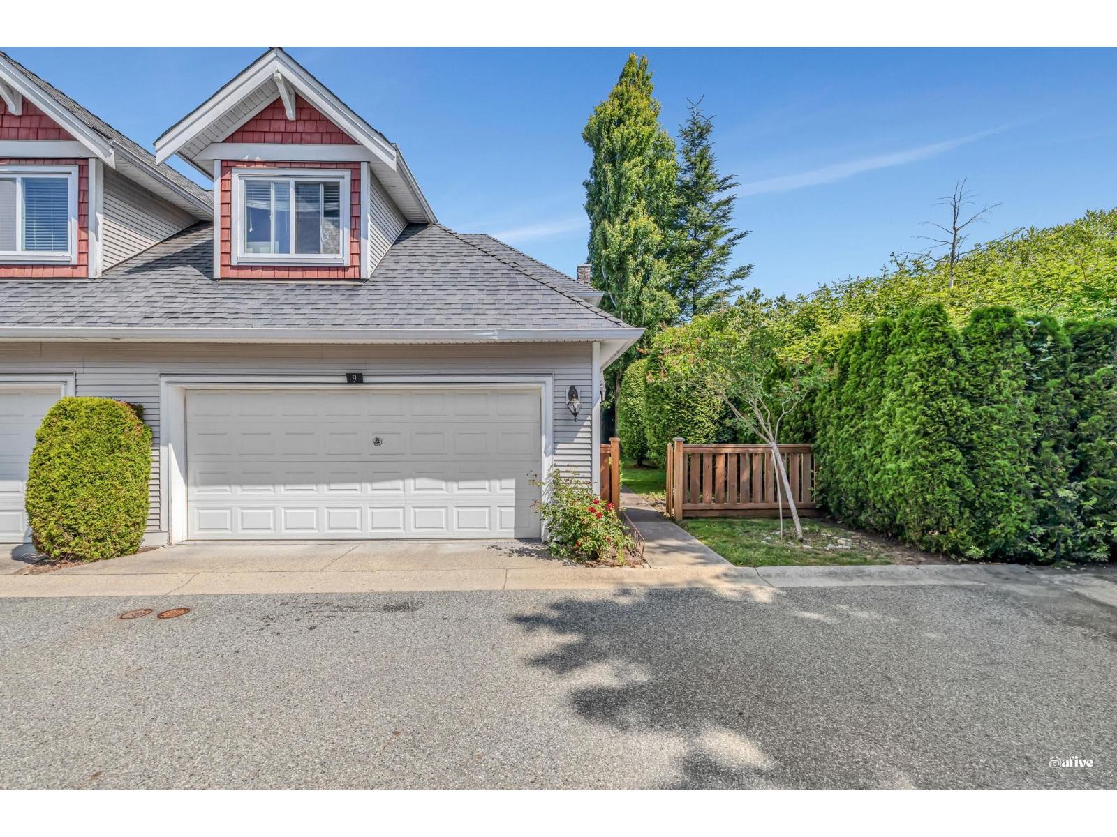 9 19977 71 Avenue - photo 2