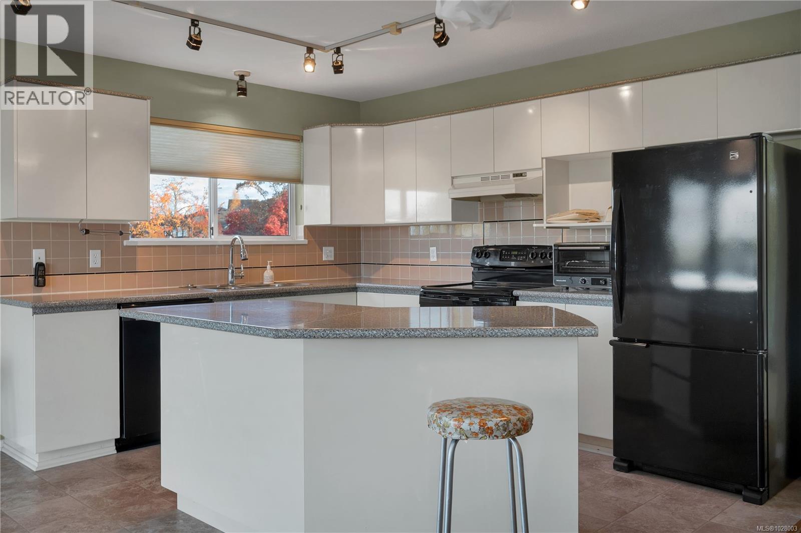 756 Bowen Dr - 6