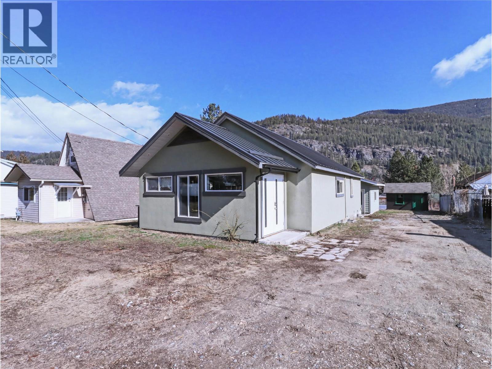 1640 Ode Road, Christina Lake