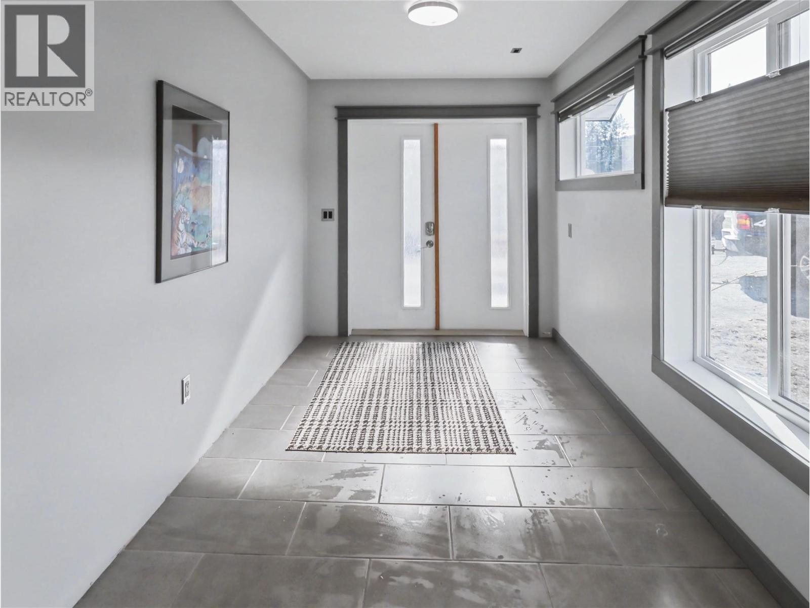 1640 Ode Road, Christina Lake