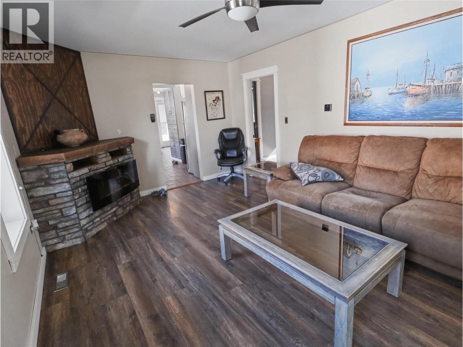 1640 Ode Road, Christina Lake