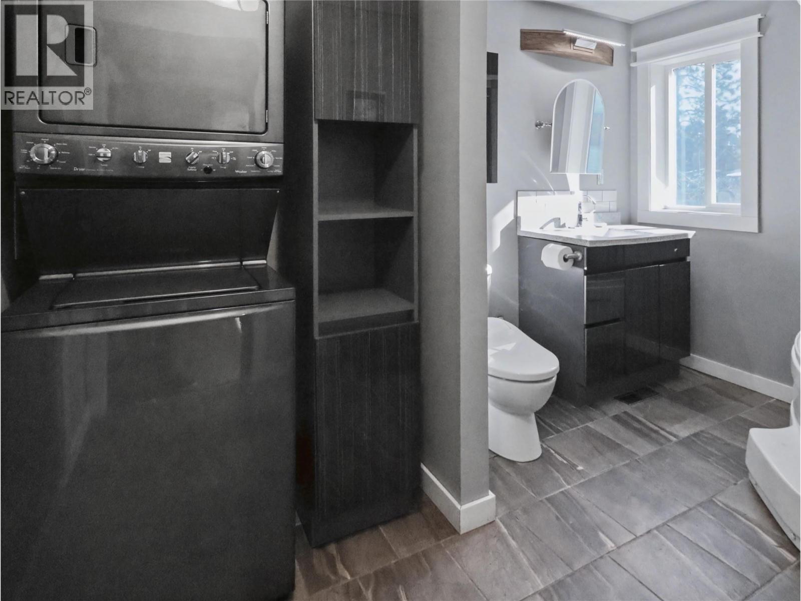 1640 Ode Road, Christina Lake