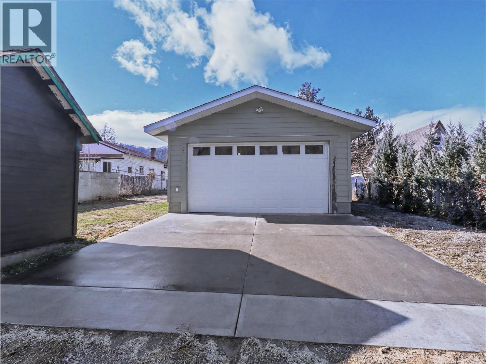 1640 Ode Road, Christina Lake