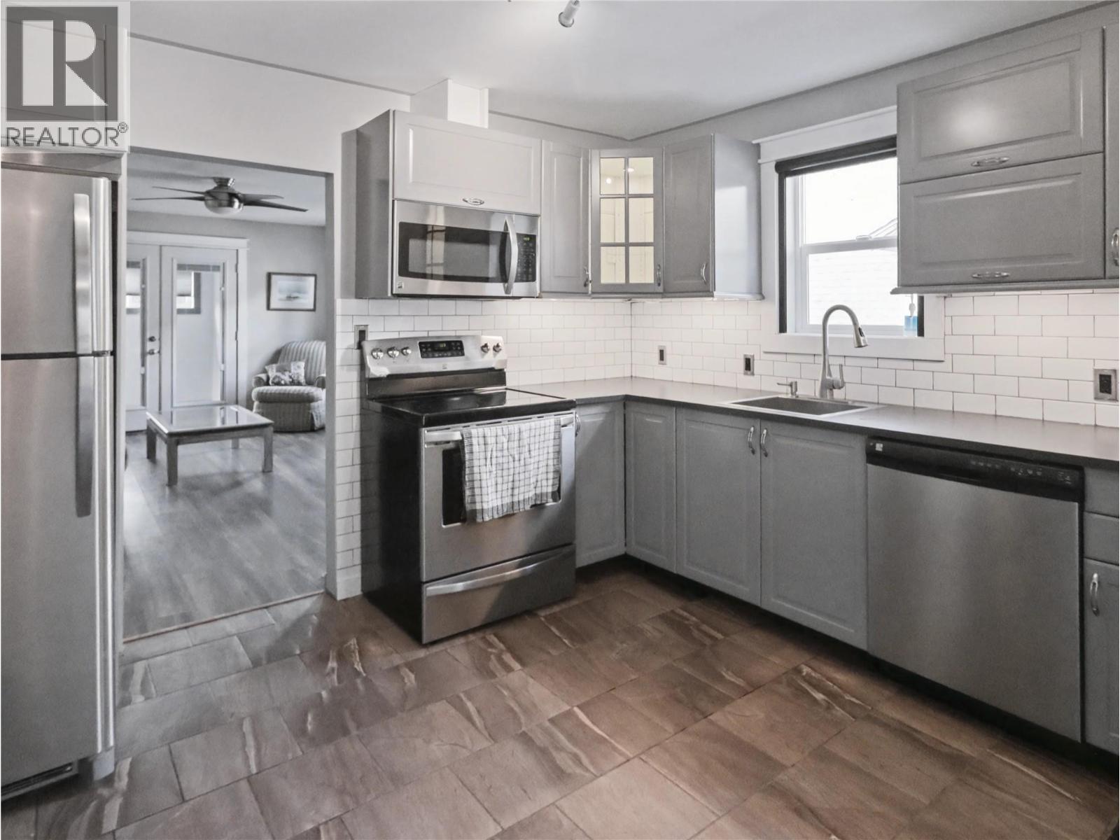 1640 Ode Road, Christina Lake