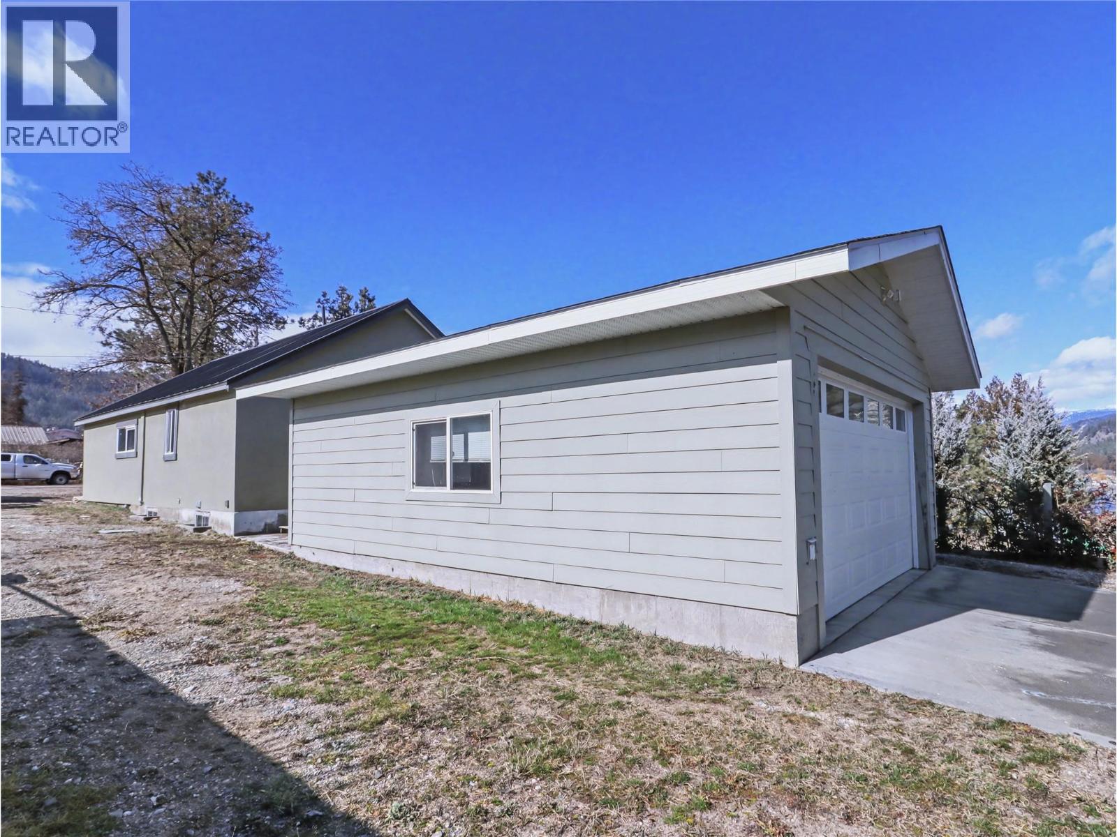 1640 Ode Road, Christina Lake