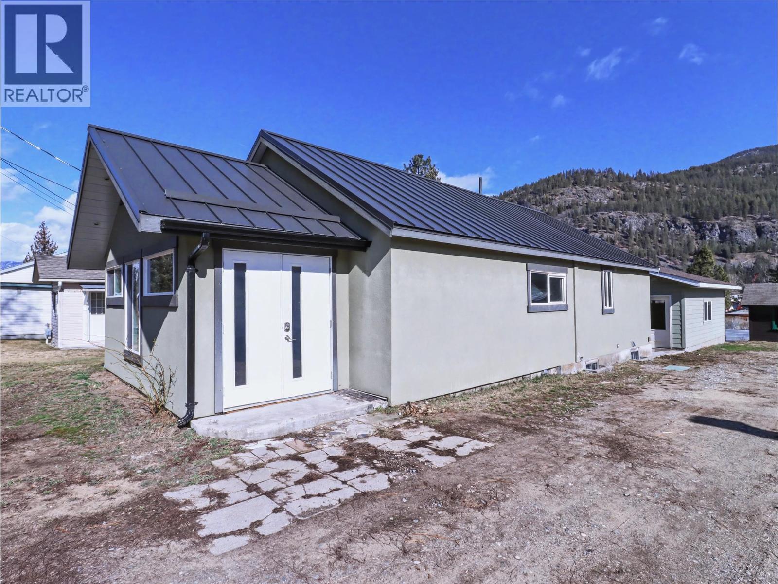 1640 Ode Road, Christina Lake