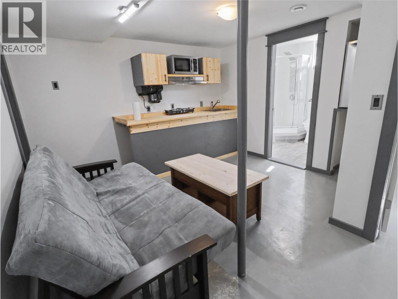 1640 Ode Road, Christina Lake