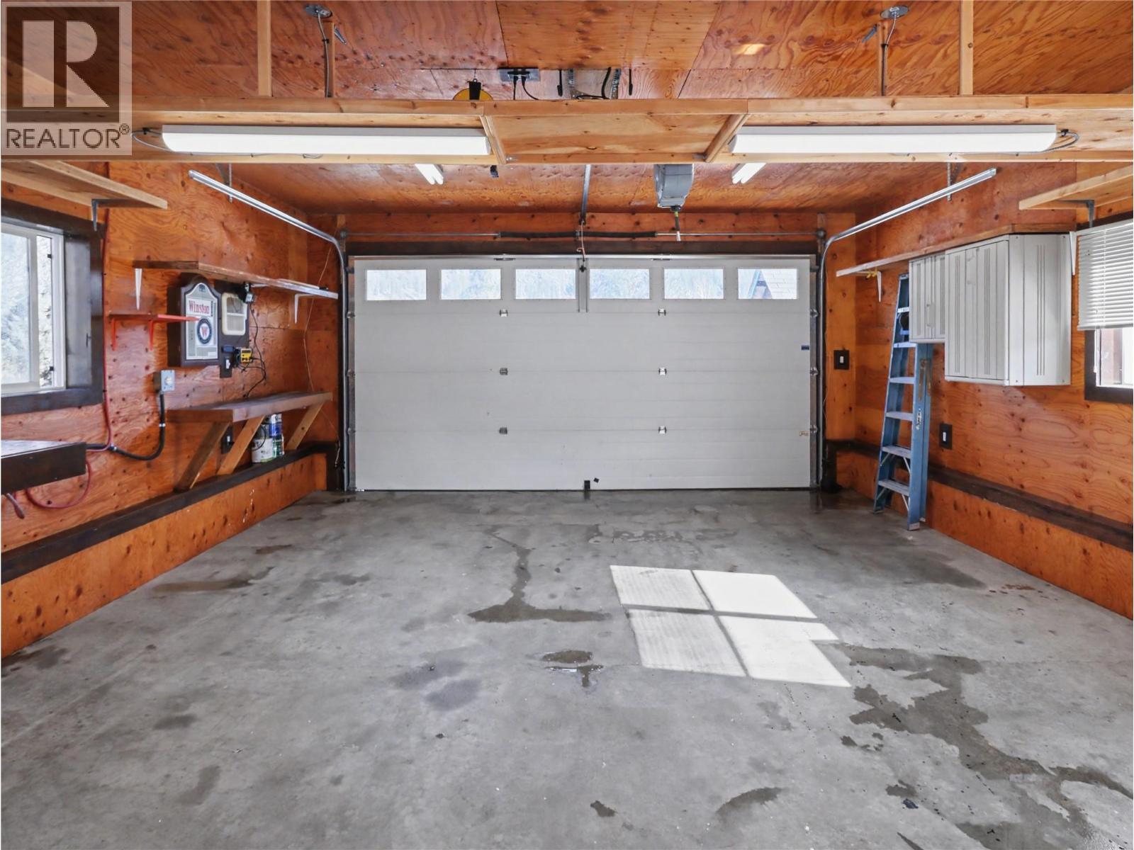 1640 Ode Road, Christina Lake