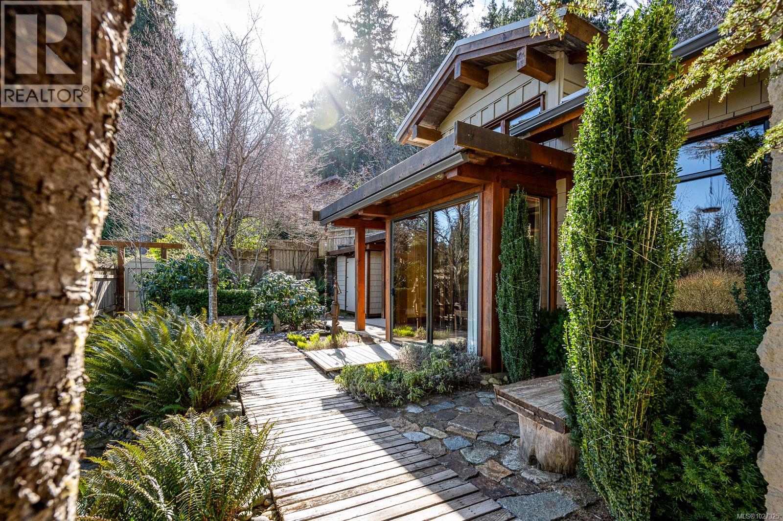 825 Austin Dr - 62