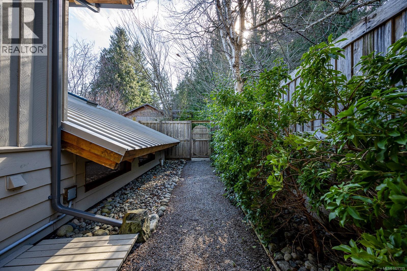 825 Austin Dr - 66