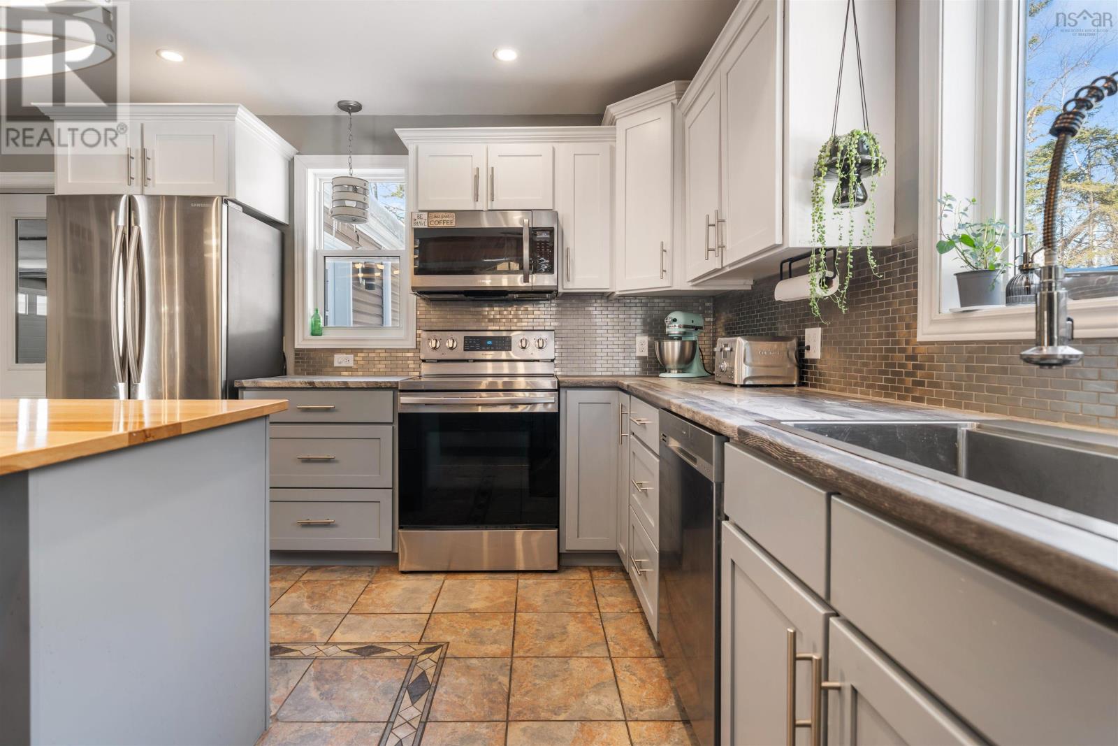 Property 10 of 46 of 52 Reade Street